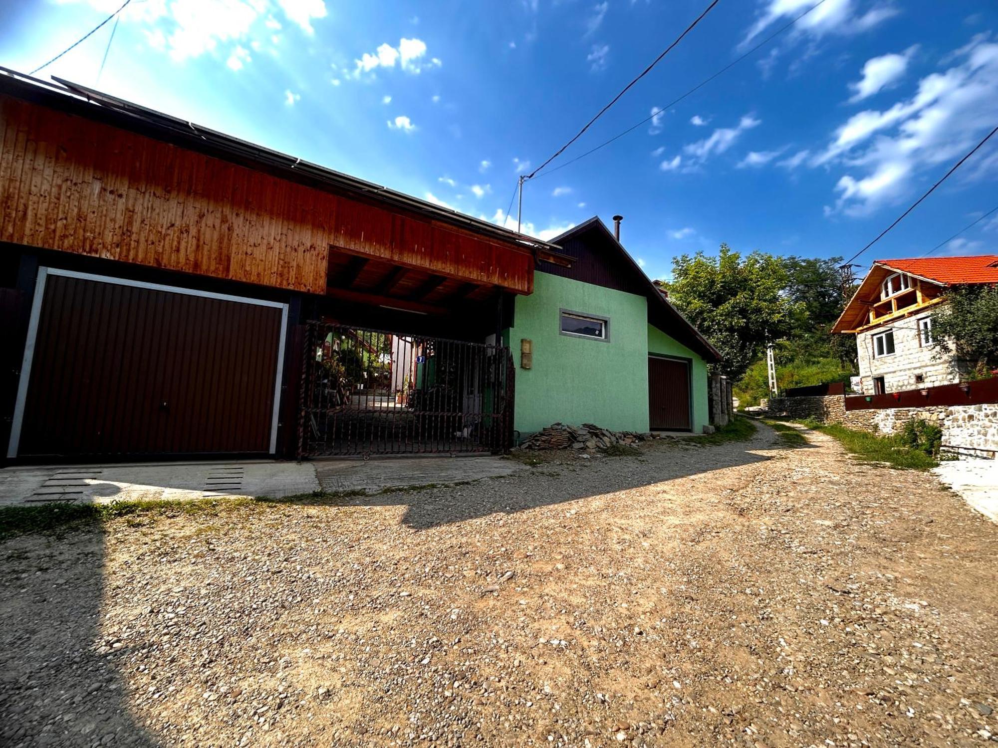 Casa Camelia Villa Nehoiu Exterior photo